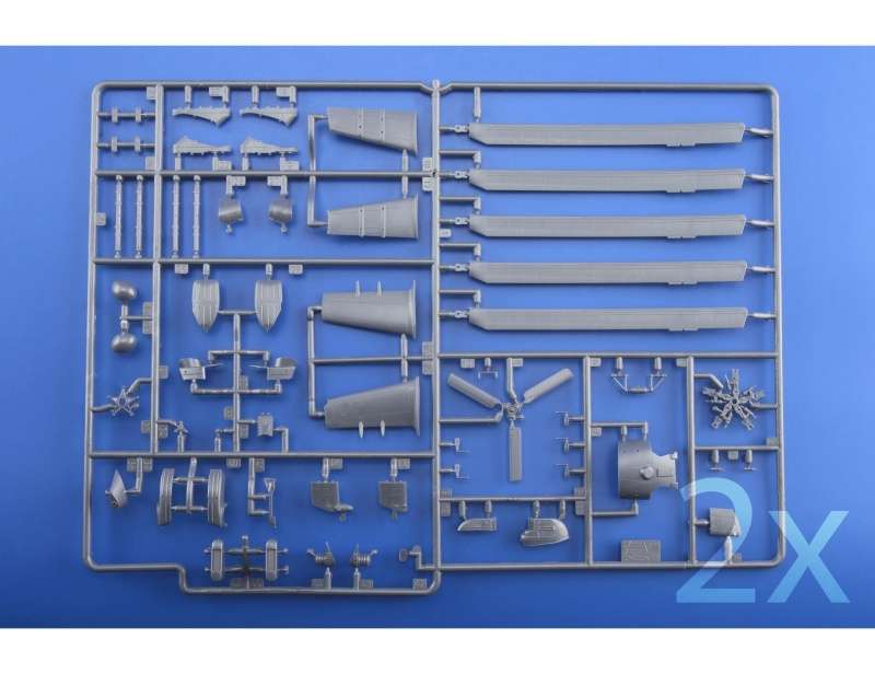 Zestaw - helikoptery Mi-24, Mi-35 oraz pojazd Velorex, plastikowe modele do sklejania Eduard 2116 w skali 1:72 - image a_61-image_Eduard_2116_3