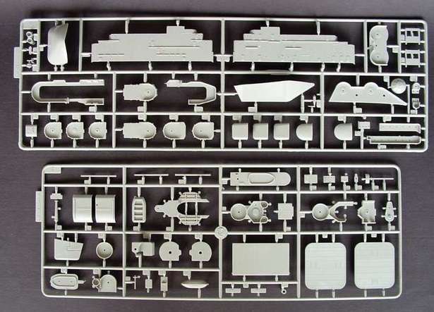 Model do sklejania amerykańskiego lotniskowca z okresu WWII USS Franklin CV-13 w skali 1:350, model Trumpeter 05604_image_7-image_Trumpeter_05604_3