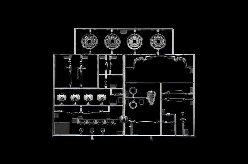 model-samochodu-do-sklejania-alfa-romeo-giulietta-spider-1300-sklep-modelarski-modeledo-image_Italeri_3653_9