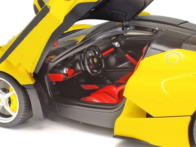 plastikowy-model-do-sklejania-samochodu-laferrari-yellow-version-sklep-modeledo-image_Tamiya_24347_6