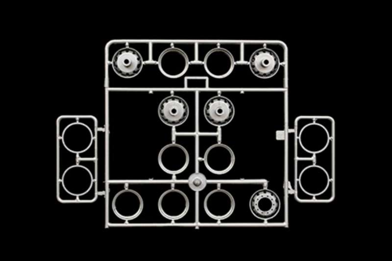 plastikowy_model_do_sklejania_ciezarowki_freightliner_flc_italeri_3859_sklep_modelarski_modeledo_image_12-image_Italeri_3859_3