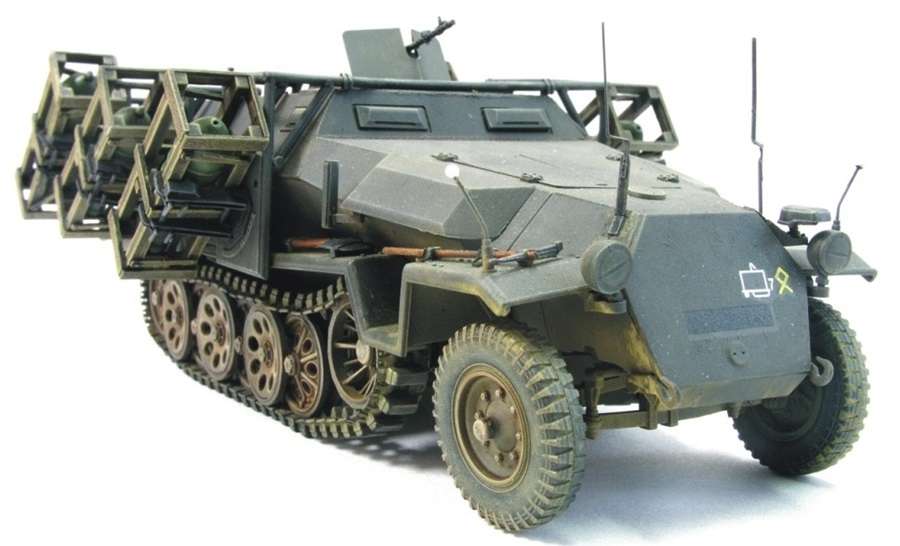 Niemiecki półgąsienicowy transporter opancerzony Sf.Kfz.251/1 Ausf.C, plastikowy model do sklejania AFV Club AF35091 w skali 1:35-image_AFV Club_AF35091_1