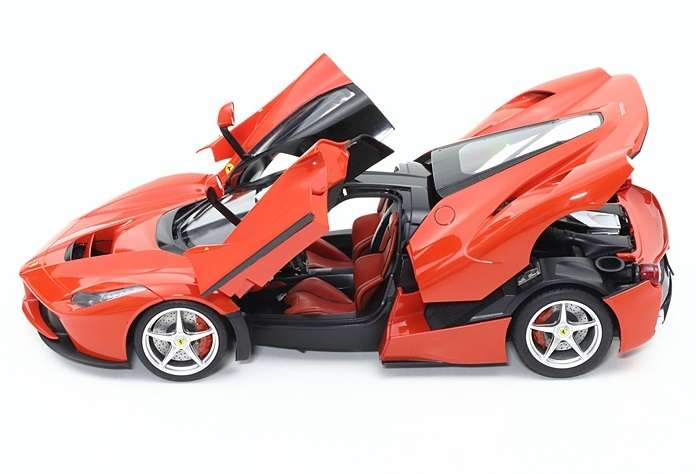 Supersamochód LaFerrari włoskiej firmy Ferrari, plastikowy model do sklejania Tamiya 24333 w skali 1:24.-image_Tamiya_24333_1