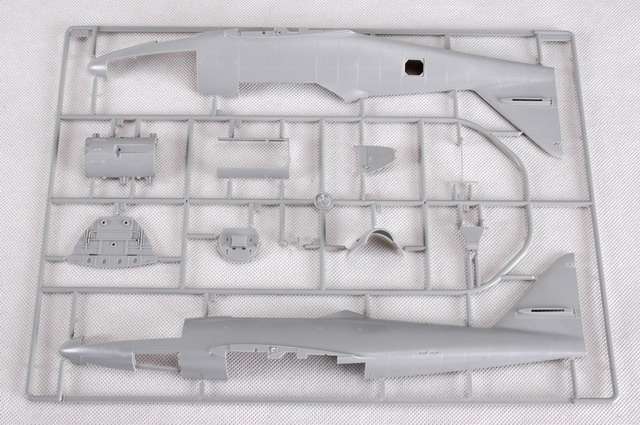 Myśliwiec Messerschmitt Me262 A-2a model_do_sklejania_trumpeter_02236_image_21-image_Trumpeter_02236_3