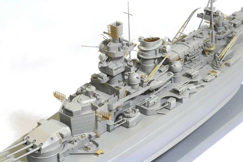 German Battleship Scharnhorst 1943 - Dragon 1040, foto 2a-image_Dragon_1040_3