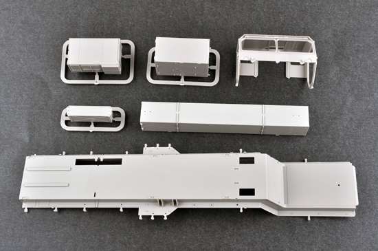 Trumpeter 01037 w skali 1:35 - model M983 HEMTT and M901 Launching Station - image f-image_Trumpeter_01037_3