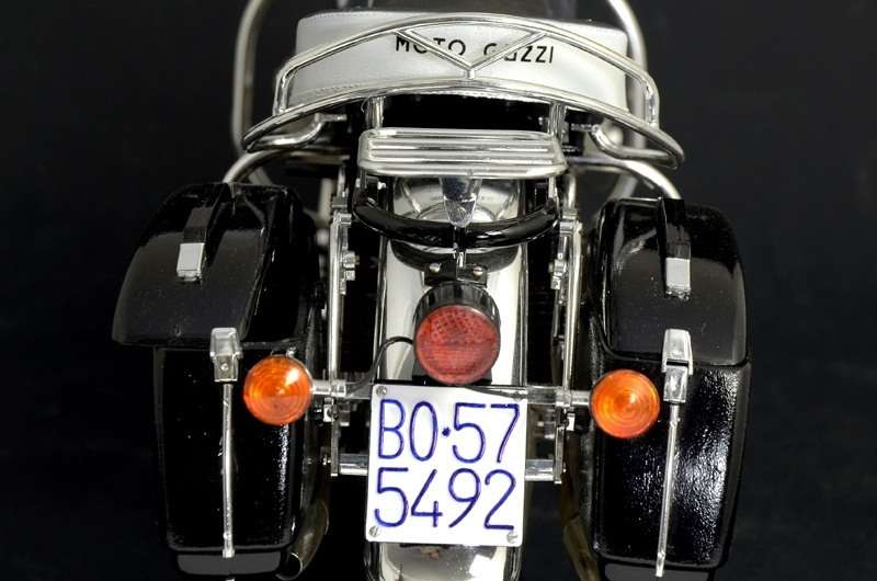 model_do_sklejania_motocykla_moto_guzzi_v850_california_italeri_4513_sklep_modelarski_modeledo_image_8-image_Italeri_4513_3