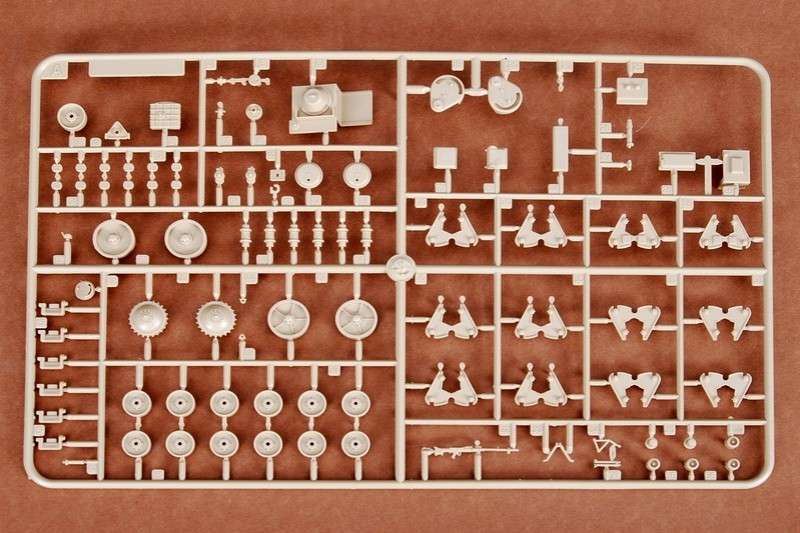 model_plastikowy_do_sklejania_trumpeter_00355_german_38_h_the_artillery_observation_vehicle_sklep_modelarski_modeledo_image_11-image_Trumpeter_00355_4