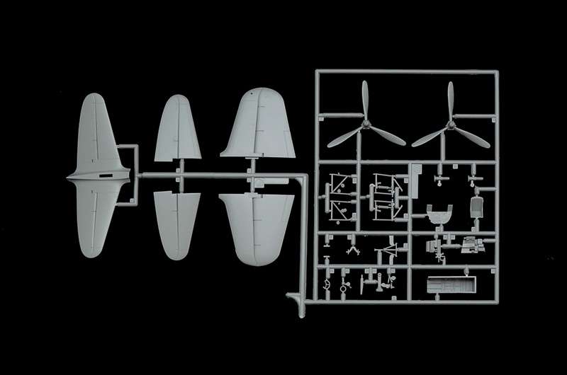 model_do_sklejania_samolotu_douglas_p70_a_s_italeri_2724_sklep_modelarski_modeledo_image_4-image_Italeri_2724_3