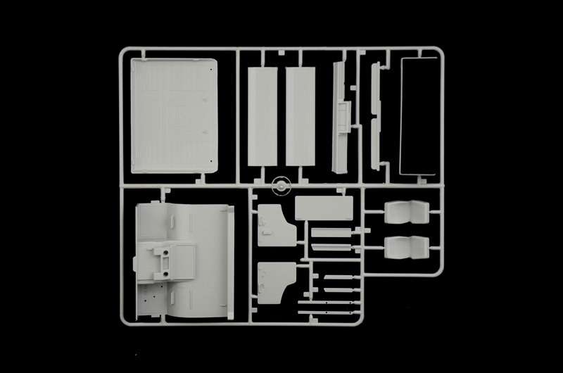 plastikowy_model_do_sklejania_daf_3600_space_cab_italeri_0777_sklep_modelarski_modeledo_image_5-image_Italeri_0777_3