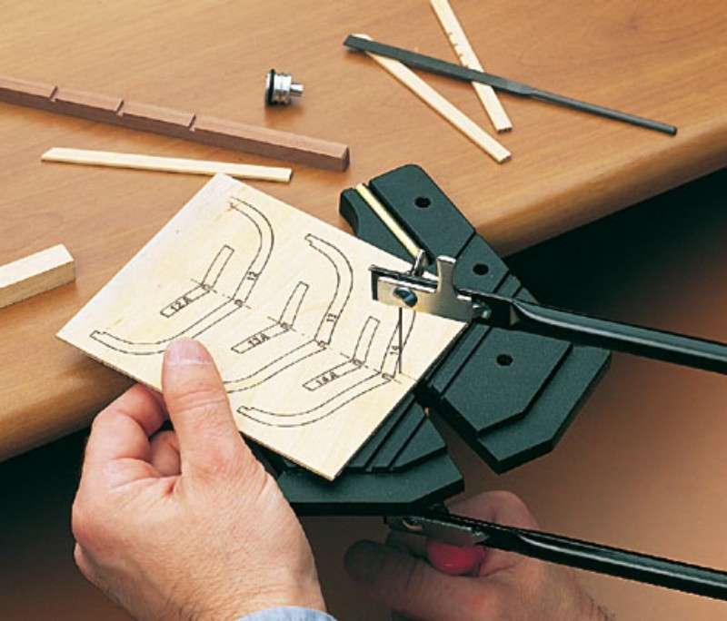 mini-stolik-roboczy-sklep-modelarski-modeledo-image_Amati - drewniane modele okrętów_7396_5