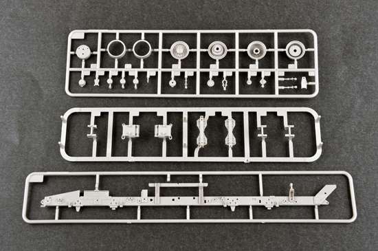 Trumpeter 01037 w skali 1:35 - model M983 HEMTT and M901 Launching Station - image m-image_Trumpeter_01037_3